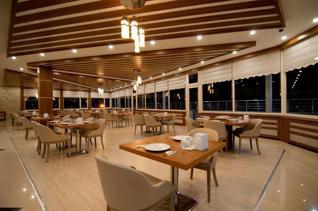 Mus Grand Hotel Екстер'єр фото